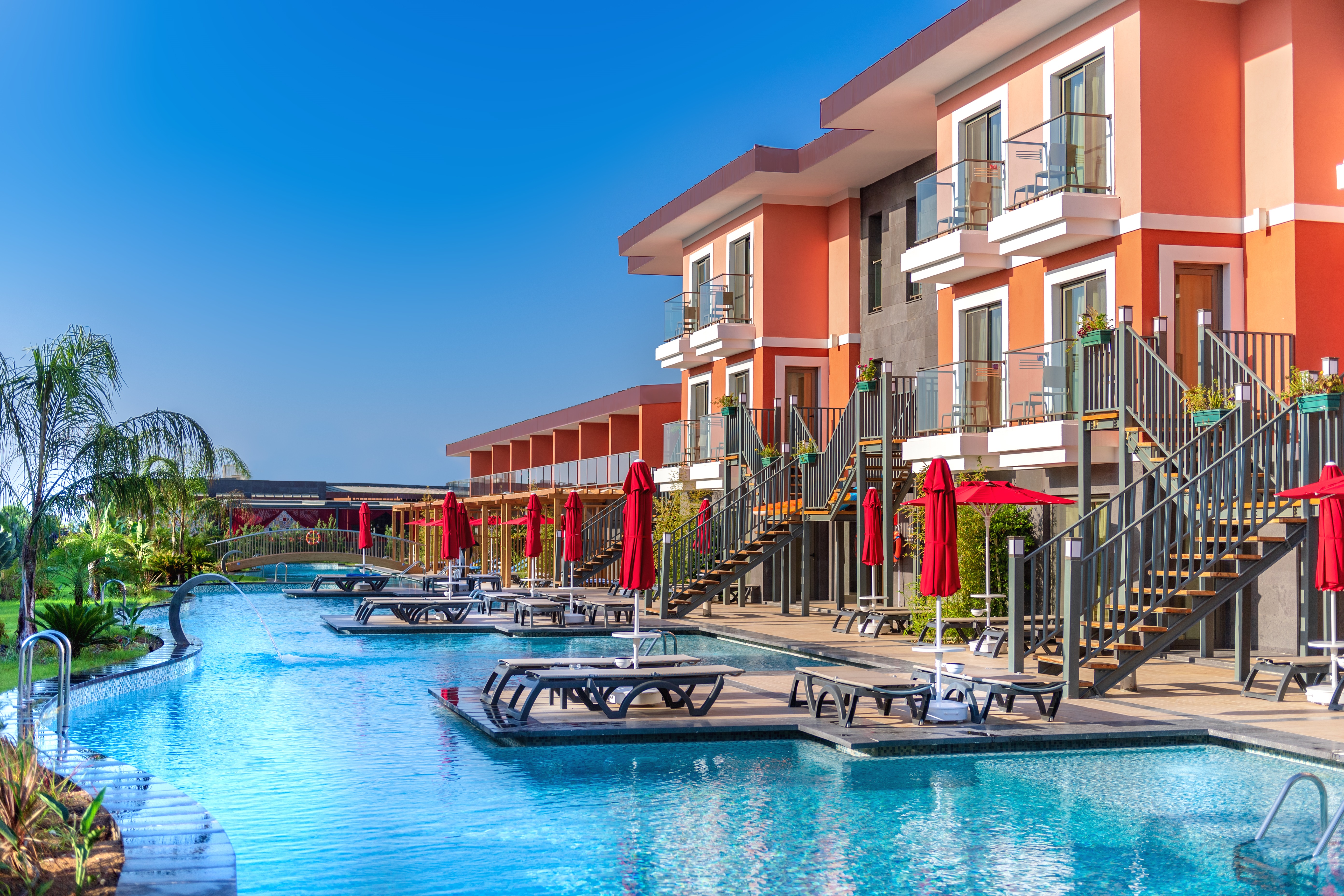 Deluxe  Swim-Up Suites 1