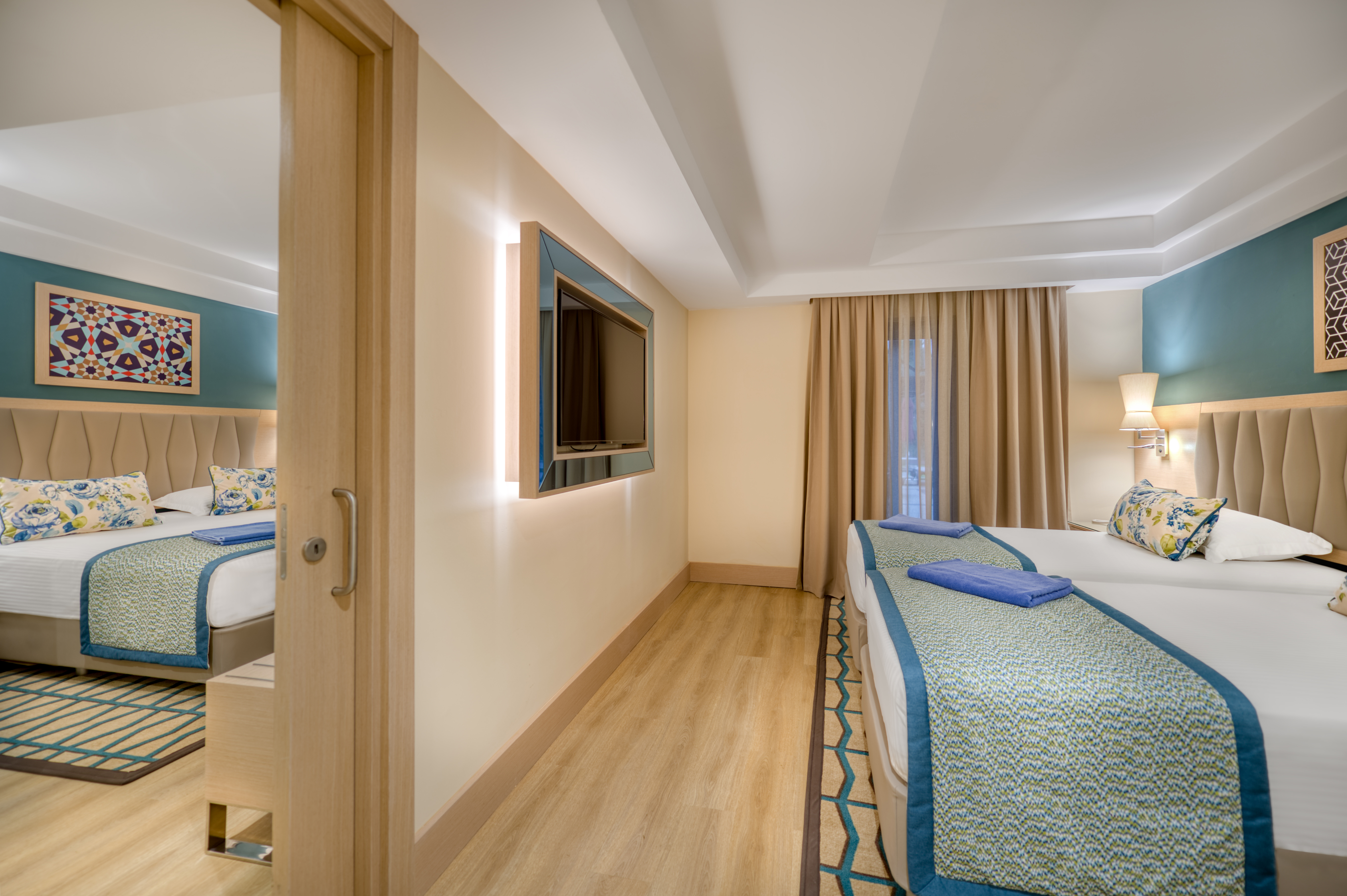 Deluxe  Swim-Up Suites 2