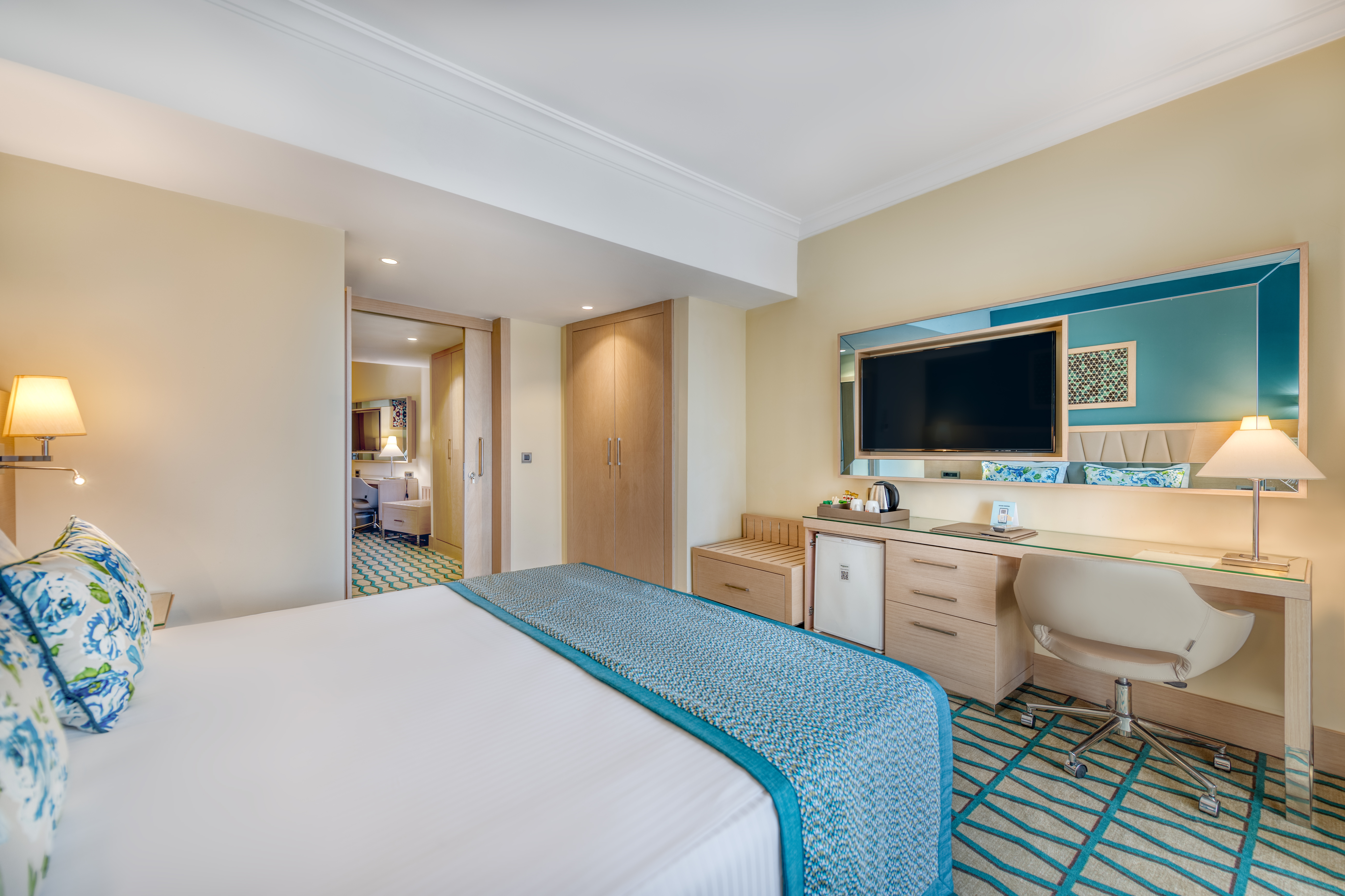 Deluxe Junior Suite 2