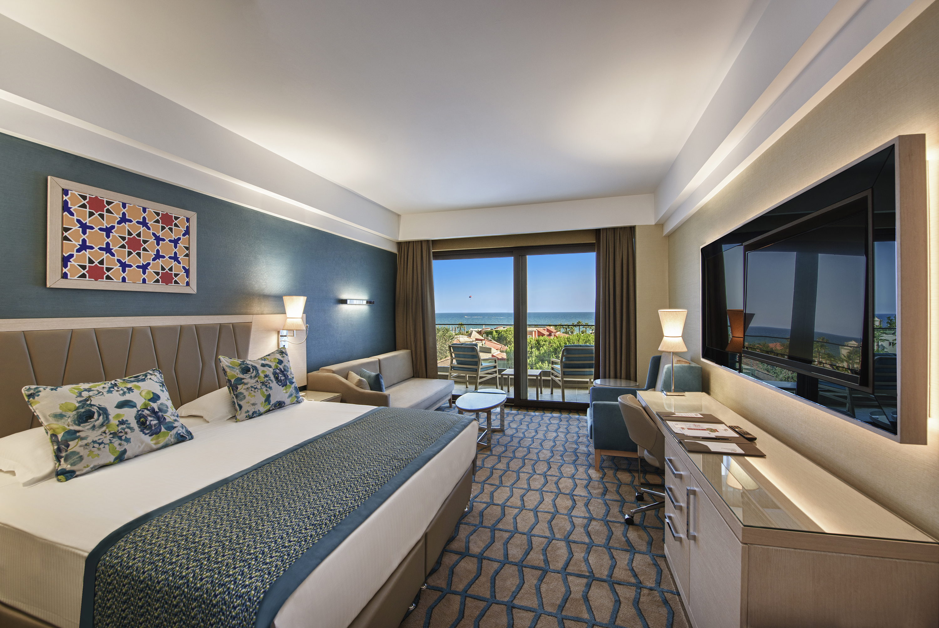 Deluxe Building Family Room 4