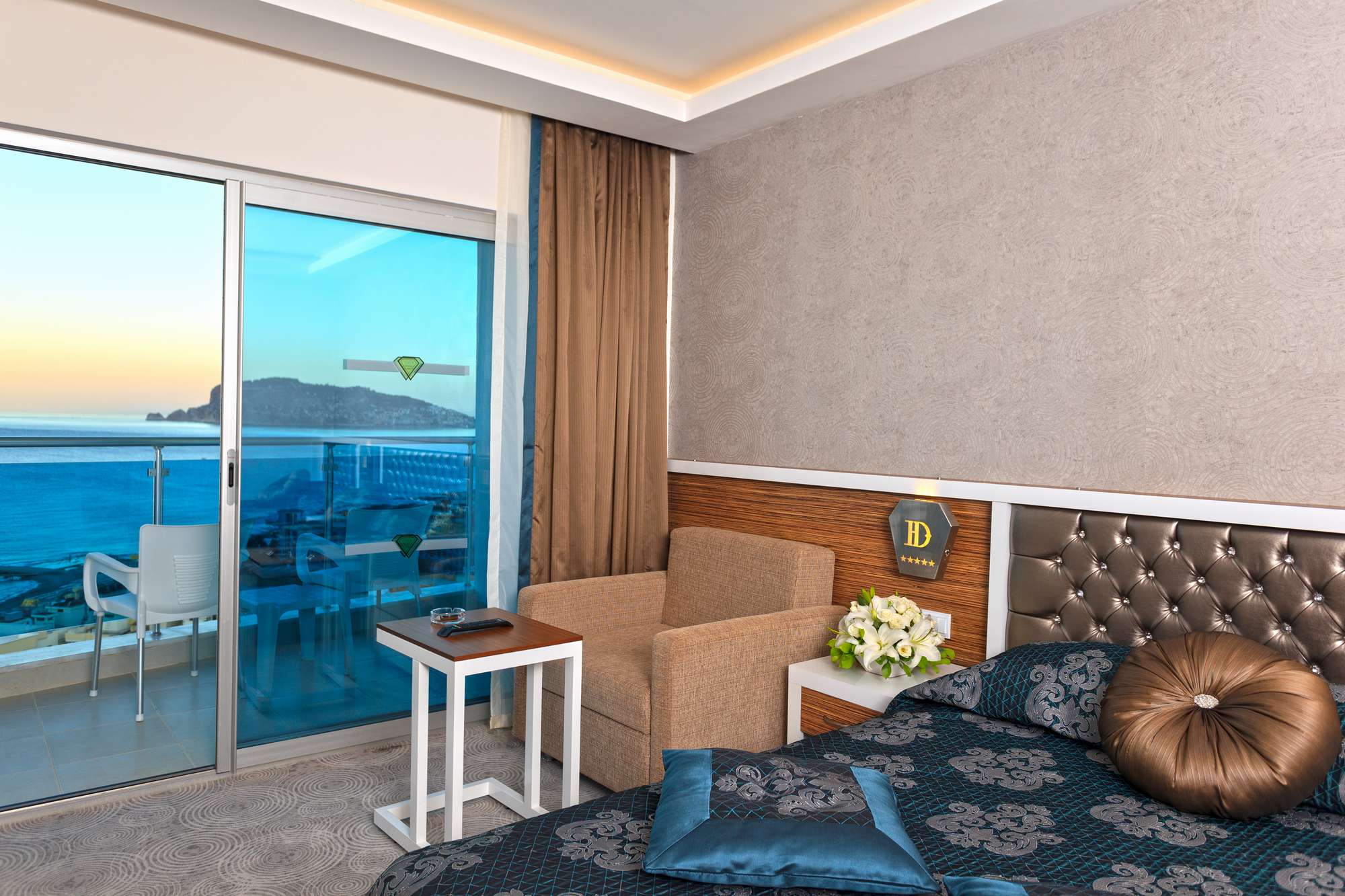 Standard Large Room 1