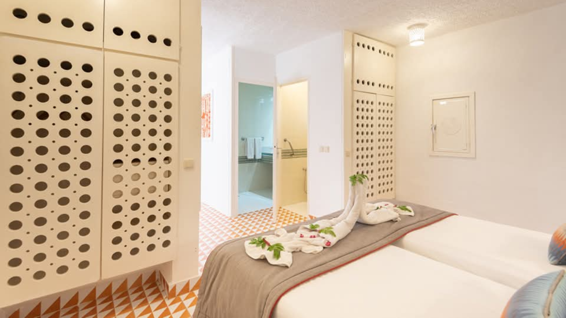 Coral Room 1