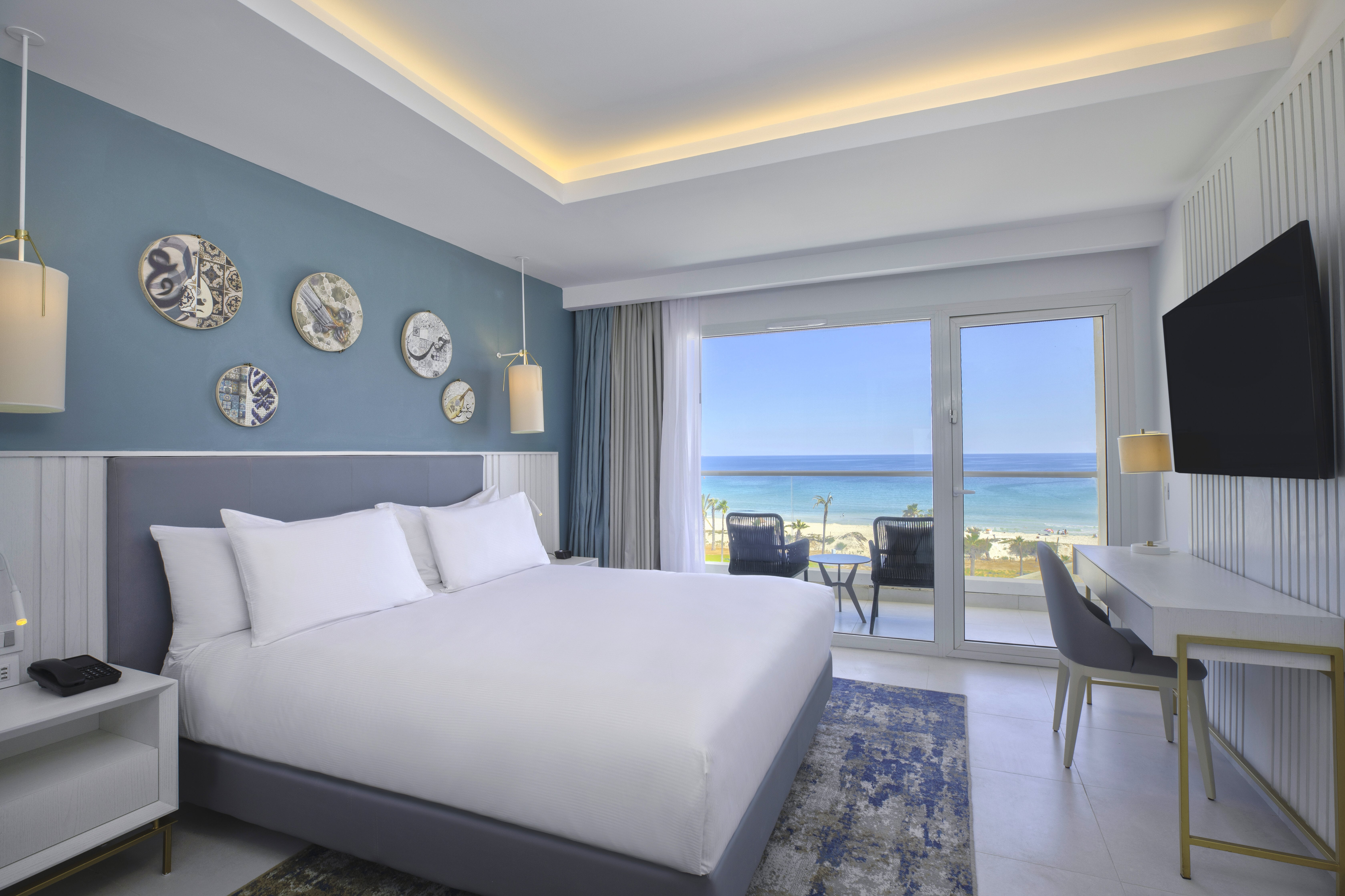 One Bedroom Suite with Sea Front View 2