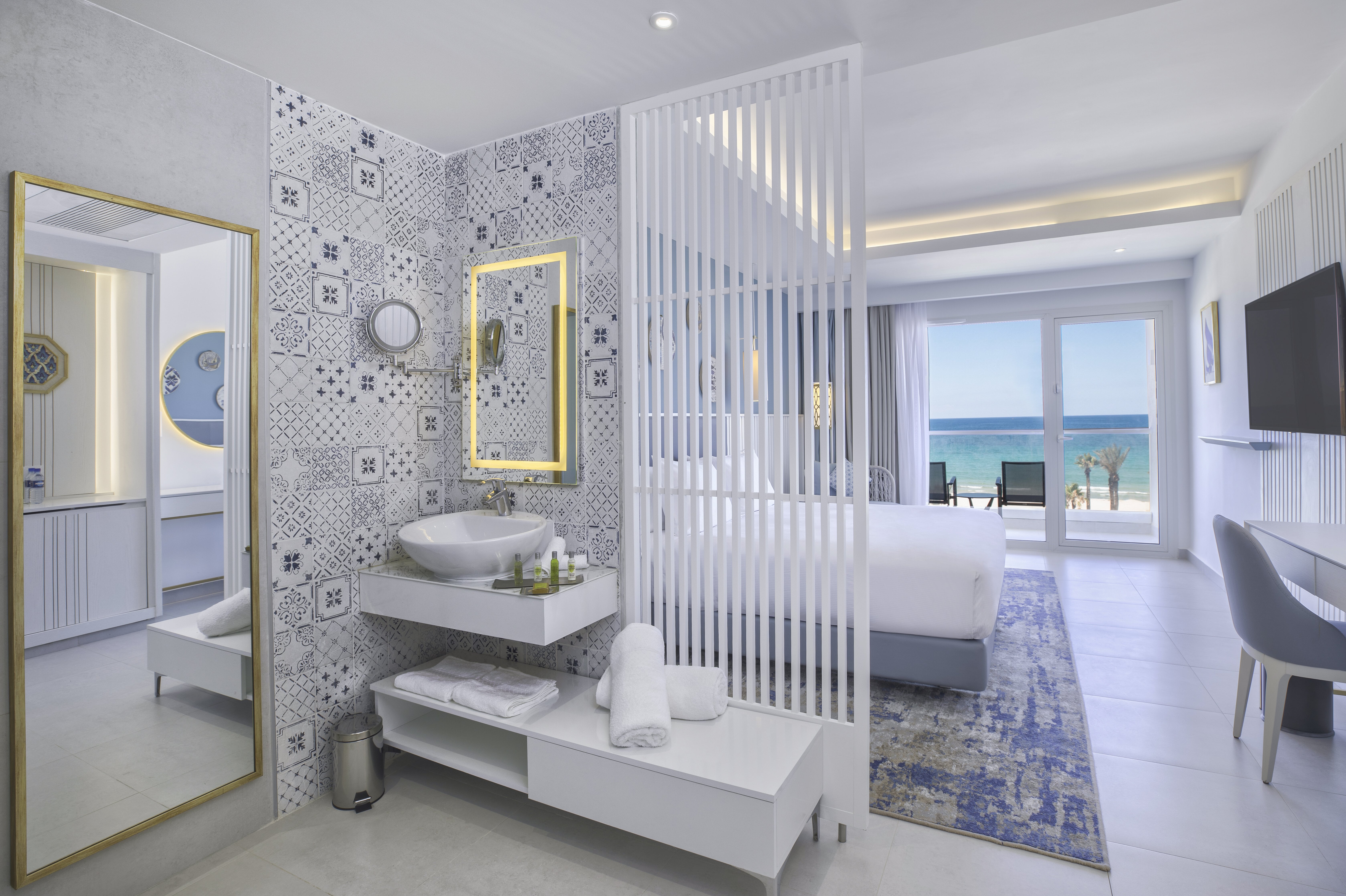 Deluxe Room With Sea Front View 1