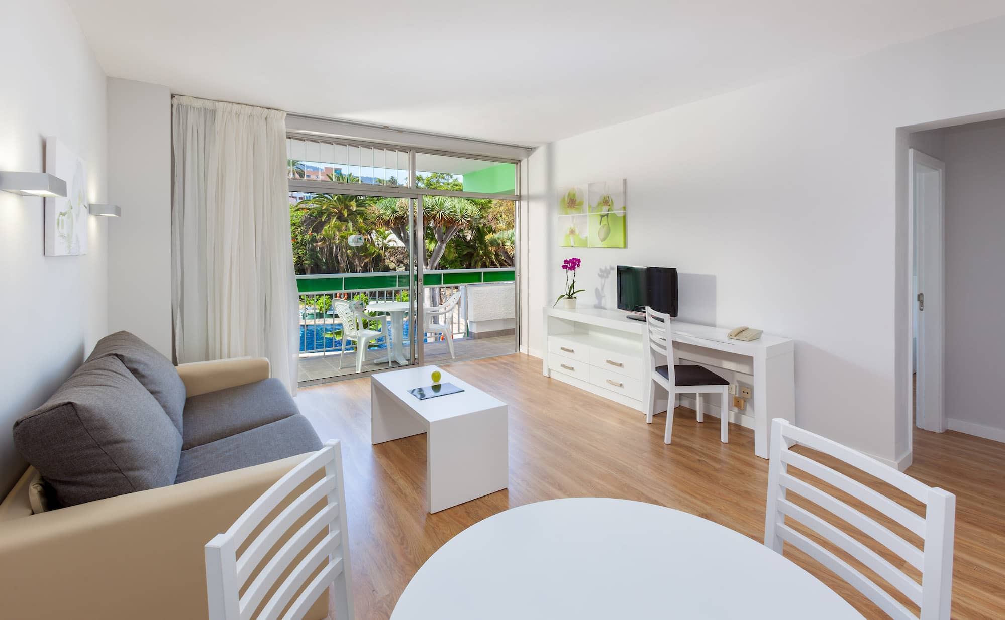 Apartment Separate Bedroom And Studio Comunicating Balcony Or Terrace 3