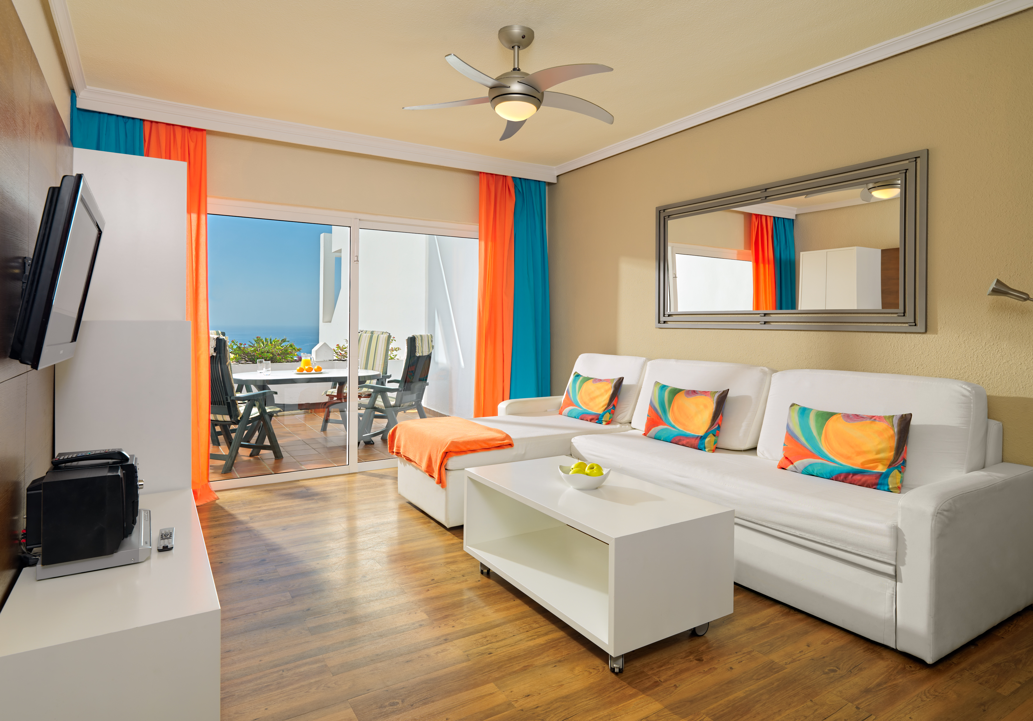 1 Bedroom Apartment Pool Or Sea With Terrace 1