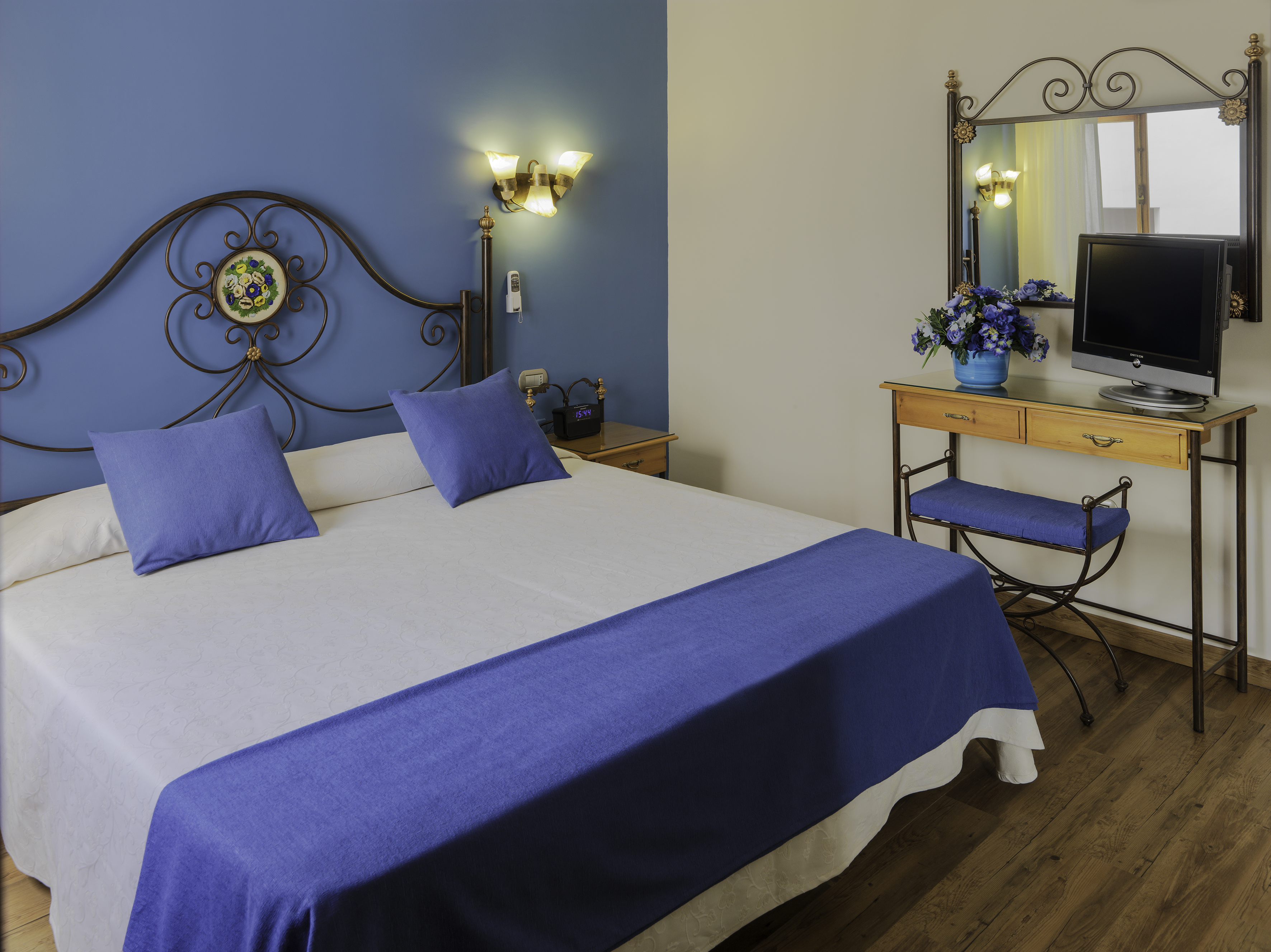 1 Bedroom Apartment Pool Or Sea With Terrace 2