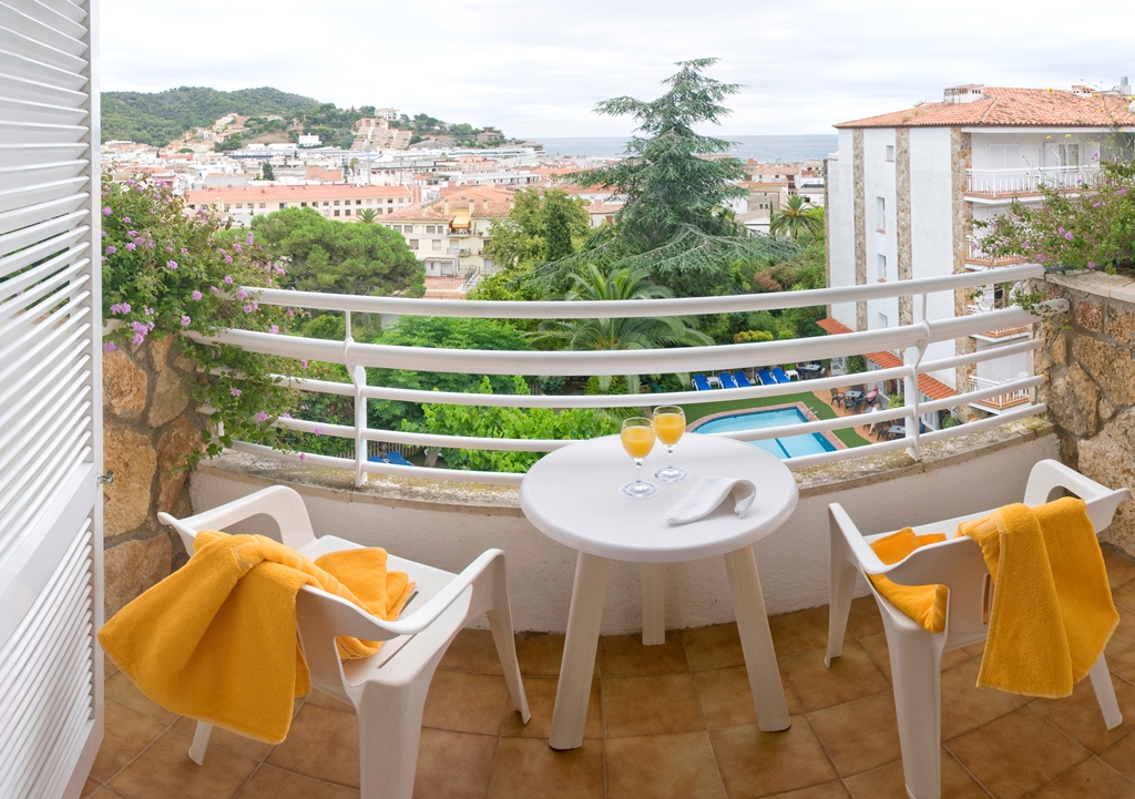 Double Room Pool View 1