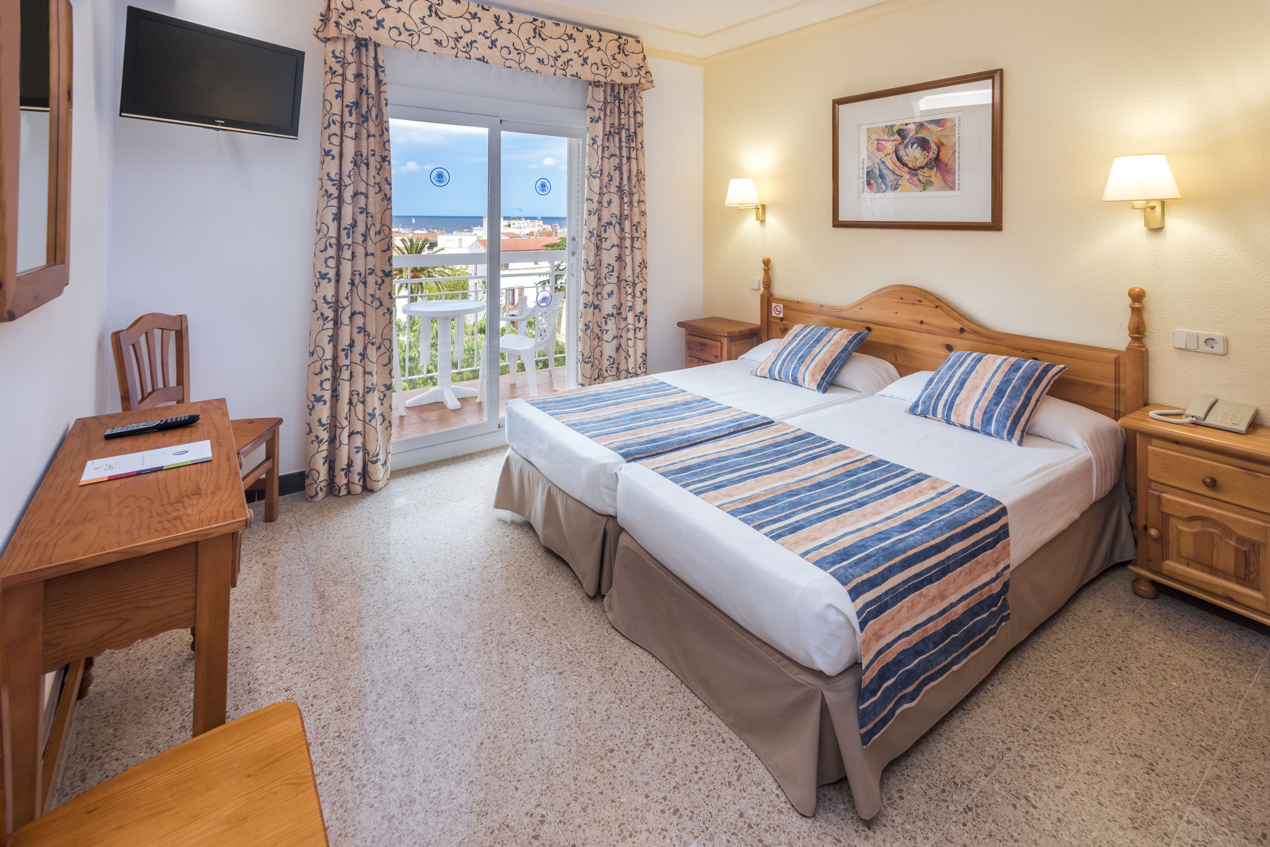 Double Room With Balcony 2