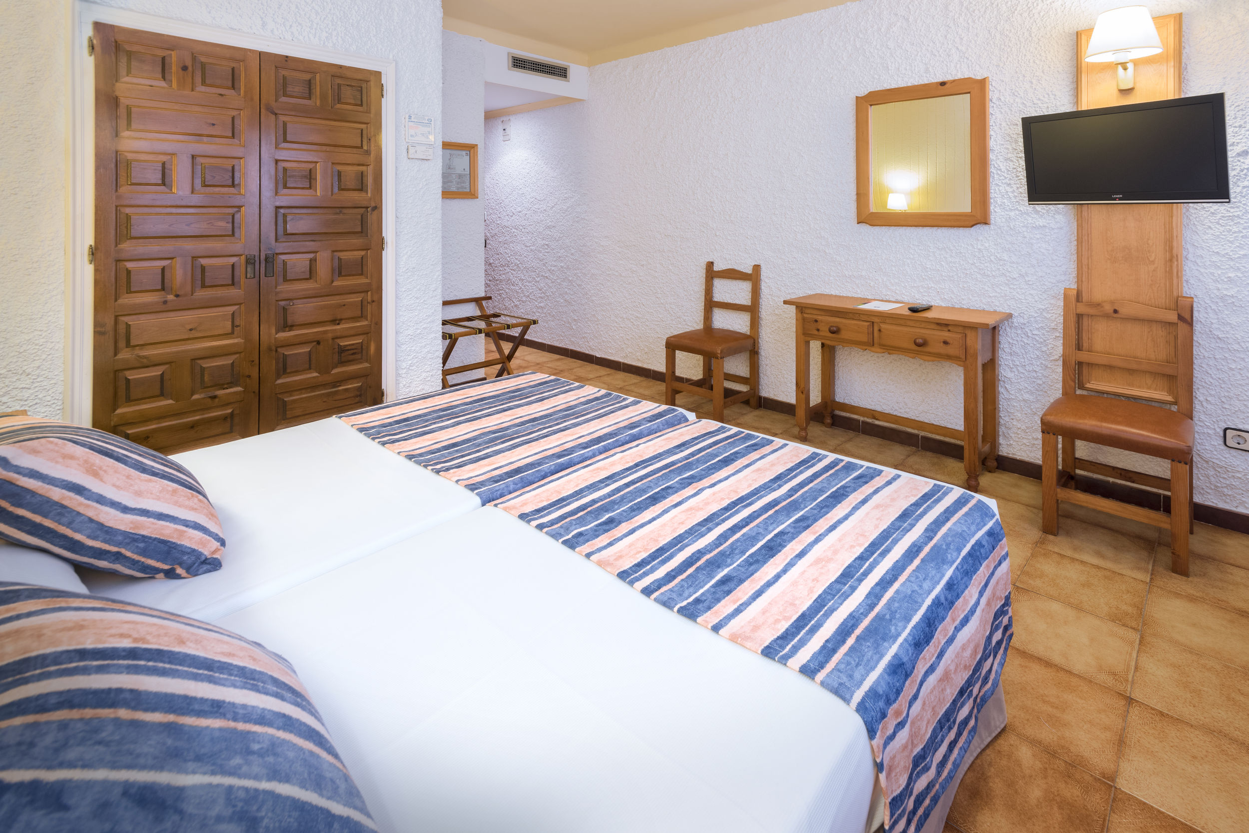 Double Room With Balcony 4
