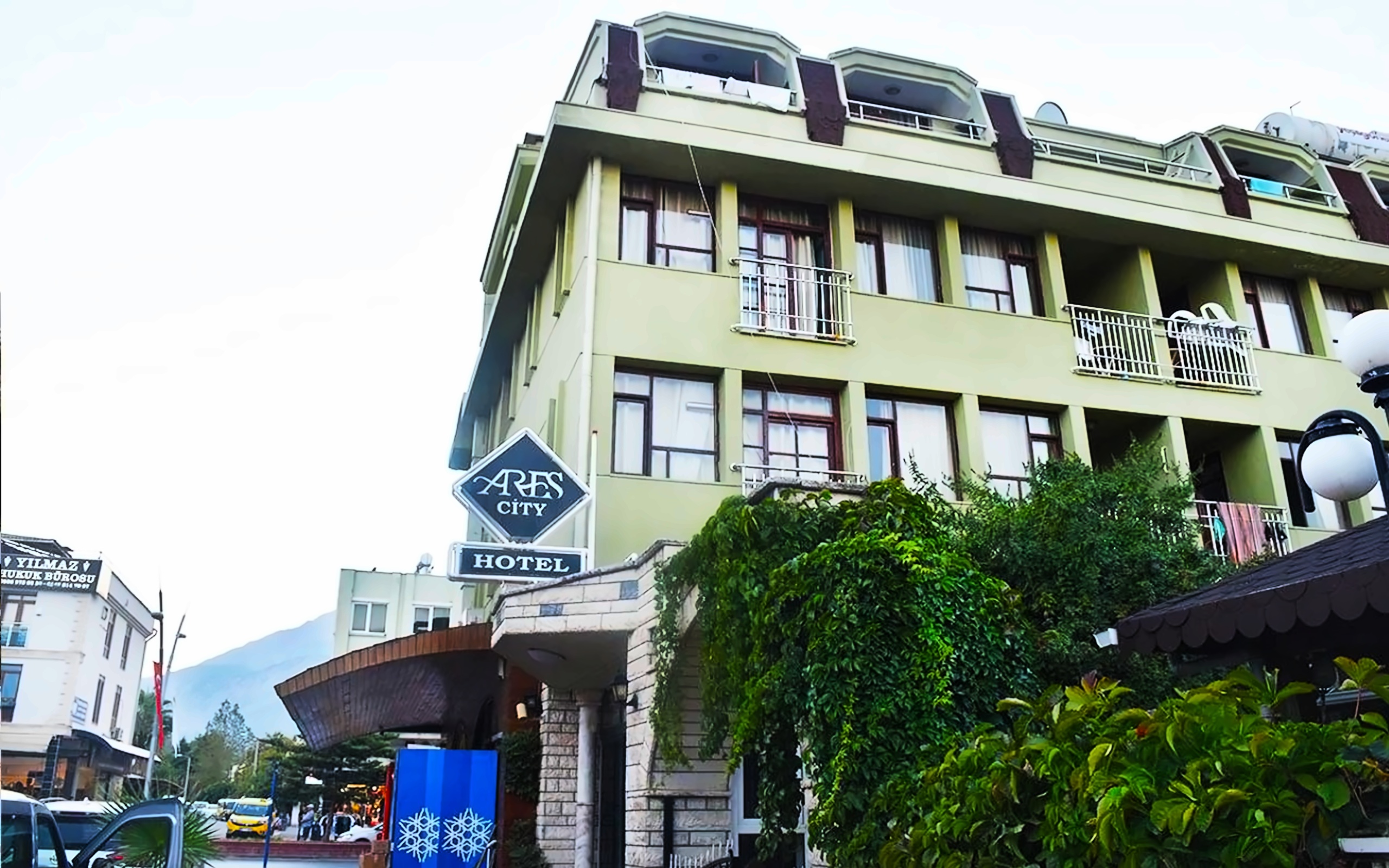 Ares City Hotel