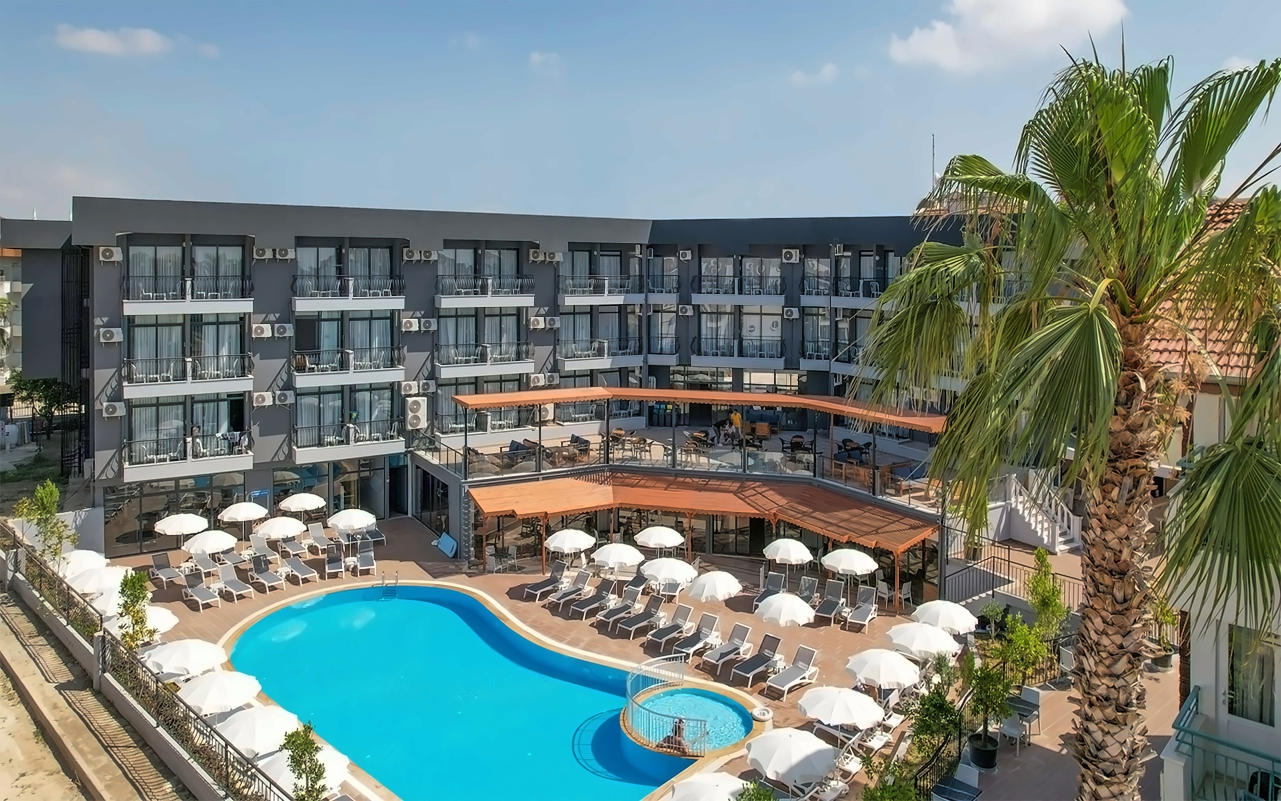 Clover Magic Park Side Hotel