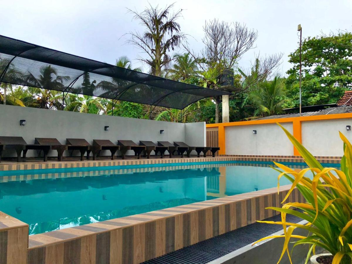 Sundowners Hotel