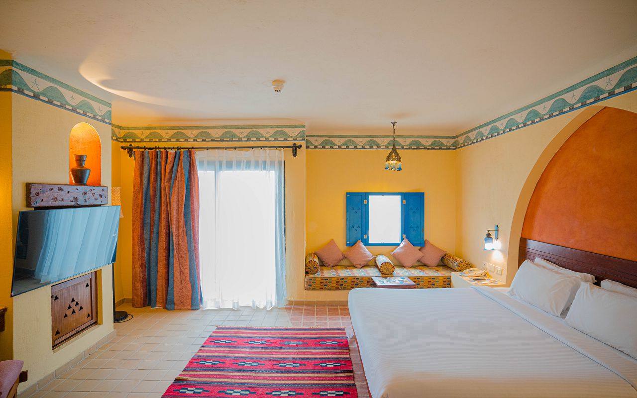 Family Room Back или Garden View (2 Inter-Connected Rooms) 1