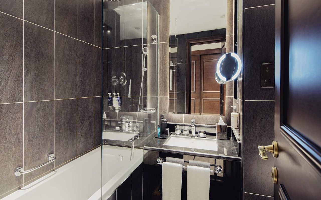 Deluxe Room 2