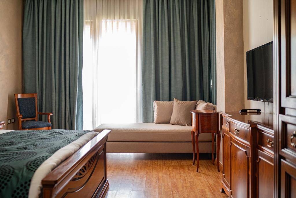 Triple Room 2