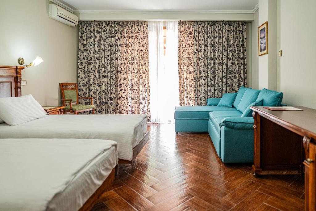 Classic Quadruple Room 2