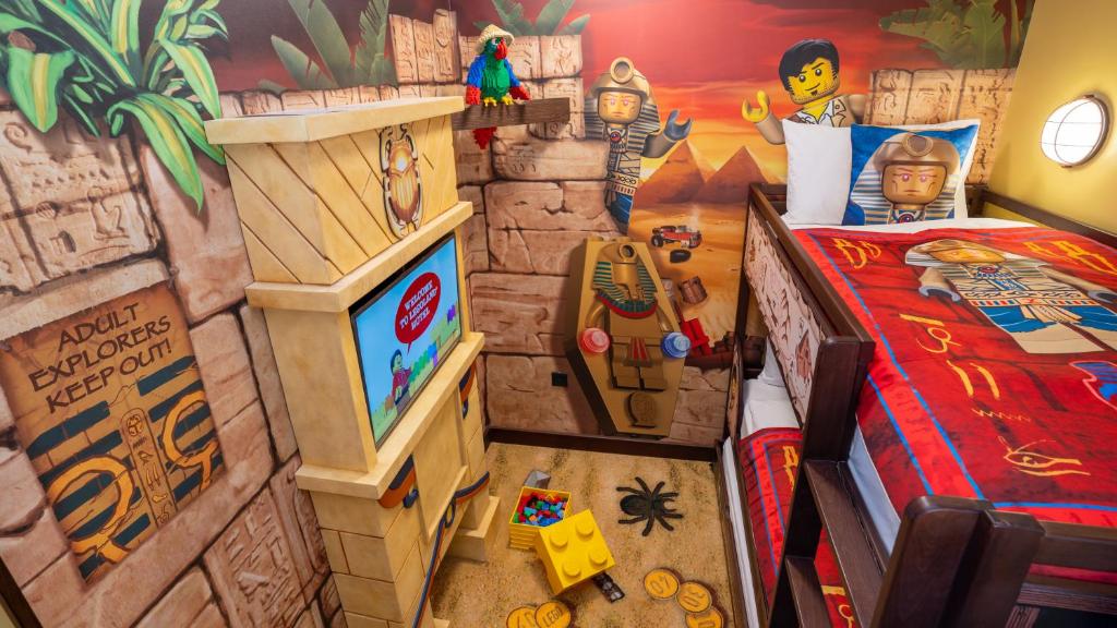 Fully Themed Room 1