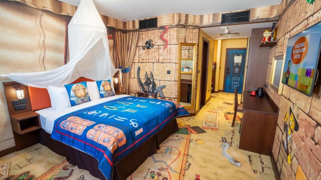 Fully Themed Room 2