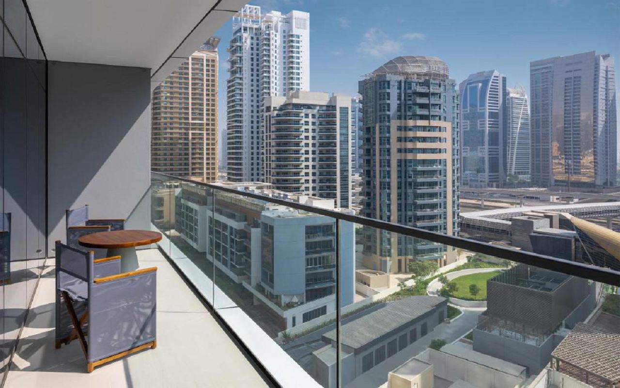 Deluxe City View Suite 3