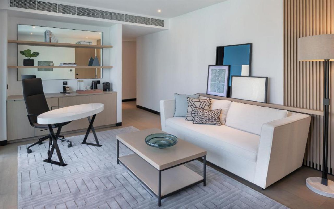 Deluxe City View Suite 2