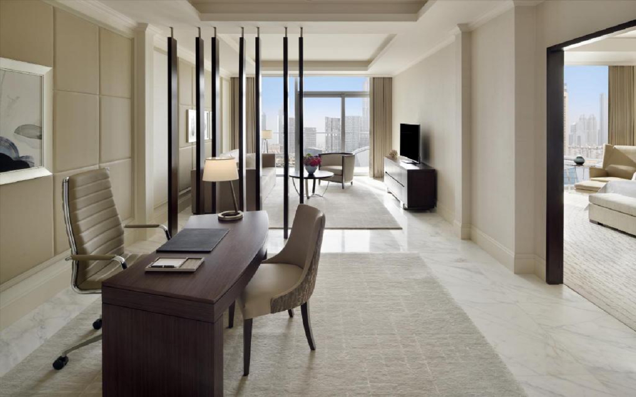 Premier Suite Fountain View 2