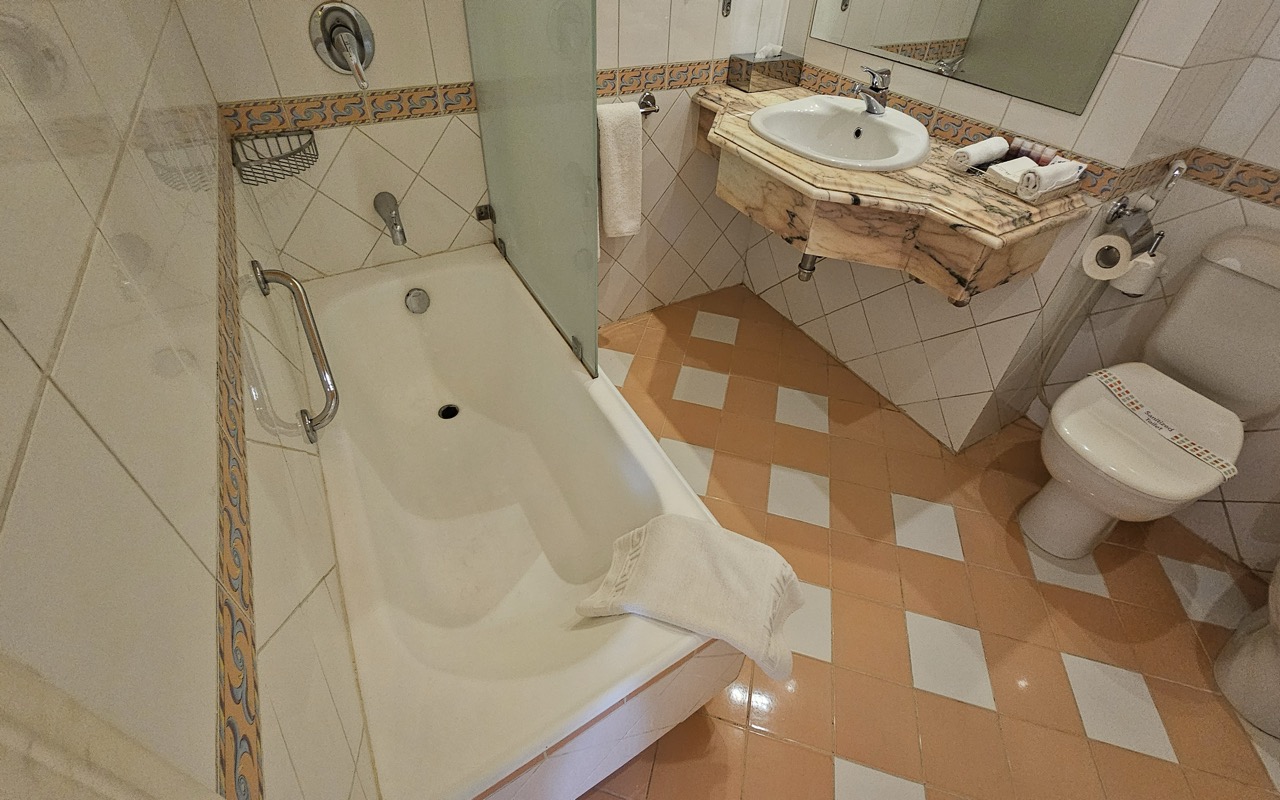 Junior Suite Pool/Sea Side View 3