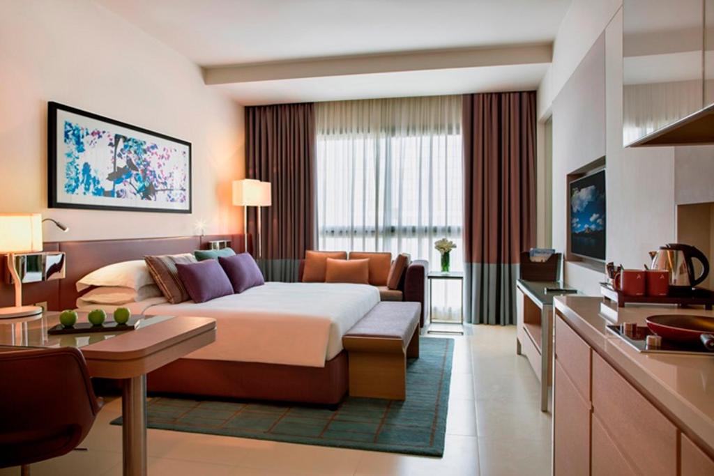 Studio - king bed 1