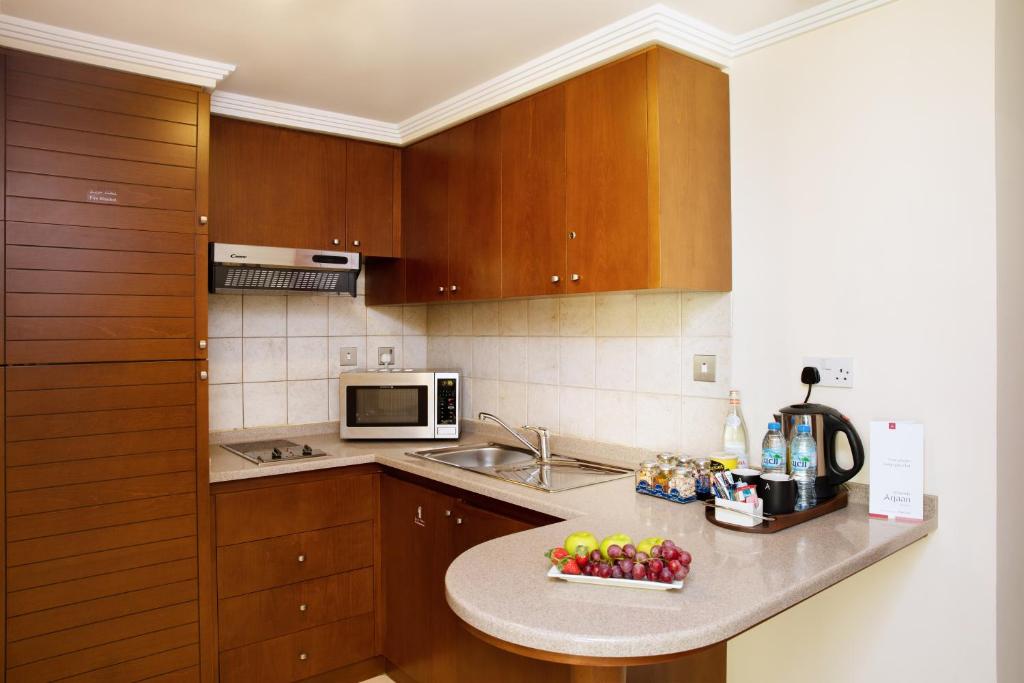 City view two bedroom suite – king bed and twins 4