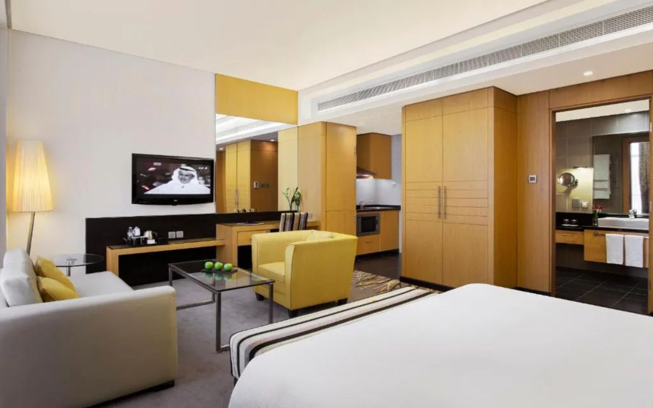 Studio - king bed 1