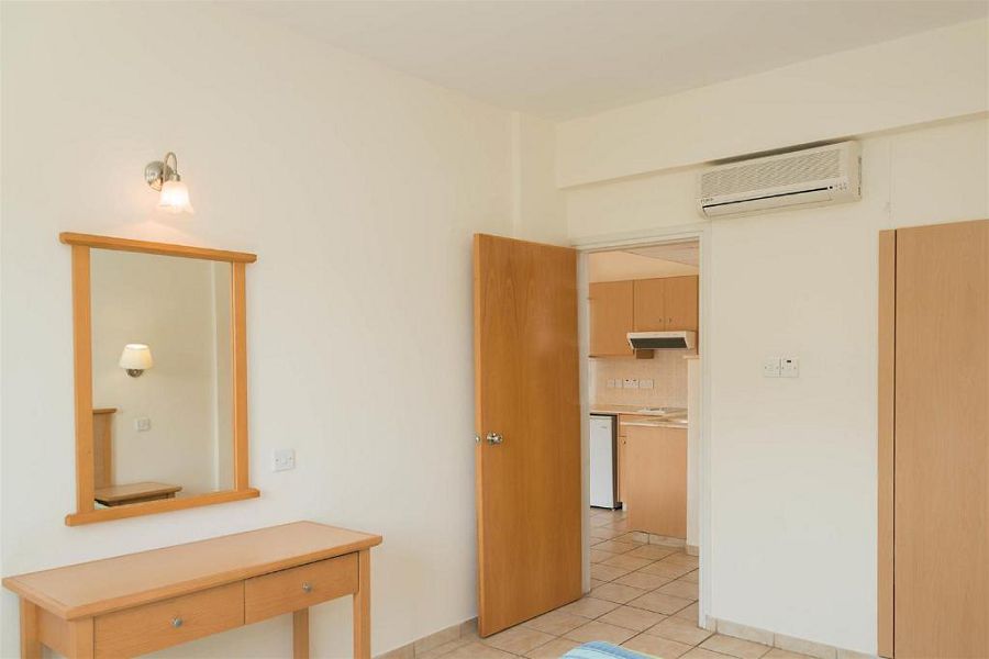 One Bedroom Apartment Inland View 2