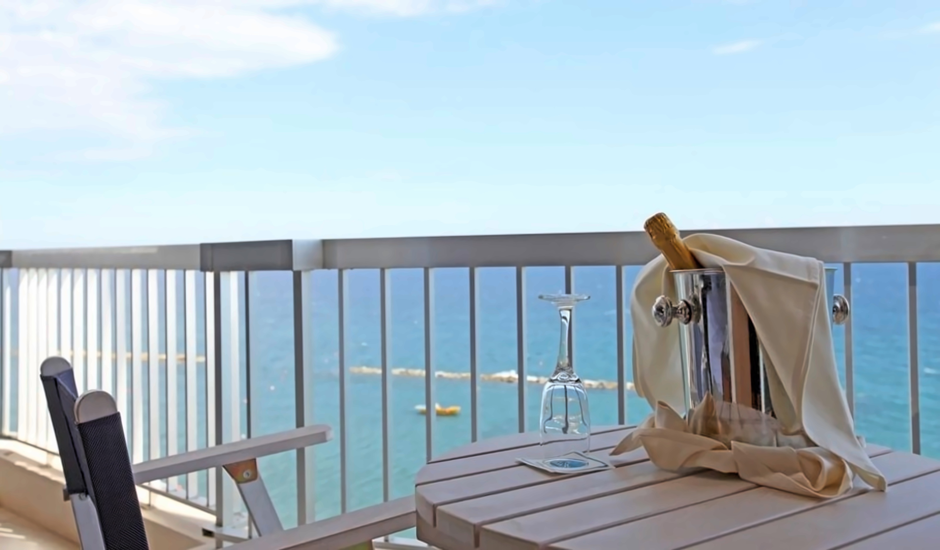 Executive Suite Sea View 4