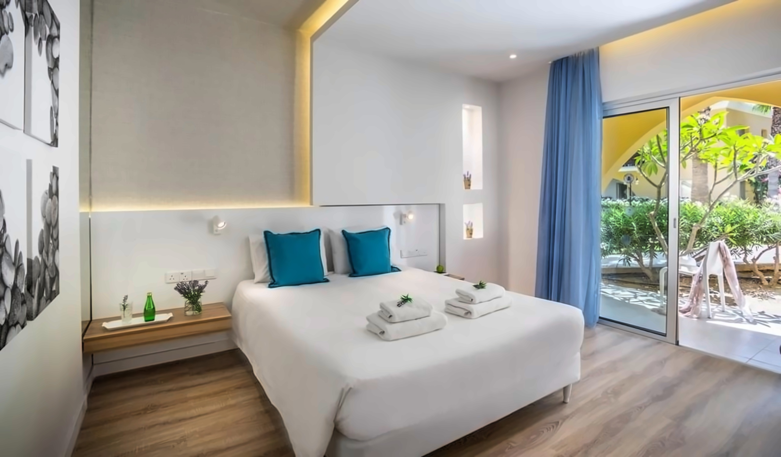 Superior One-Bedroom Suite with Garden View 3