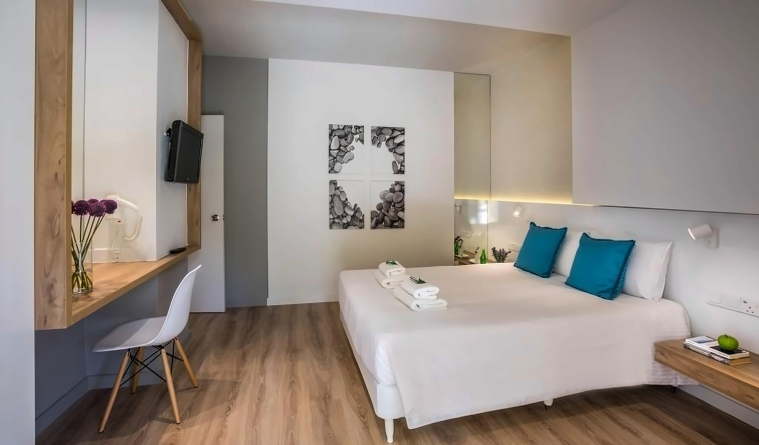 Superior One-Bedroom Suite with Garden View 2