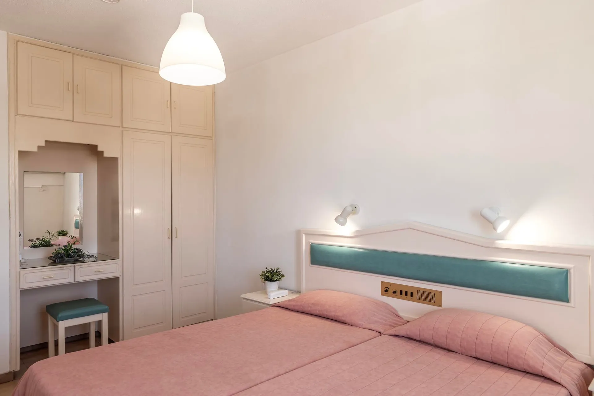 One Bedroom Apartment 4