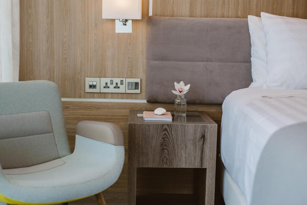 Standard Twin Room Inland View 3