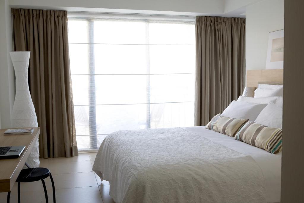 Standard Twin Room Side Sea View 1