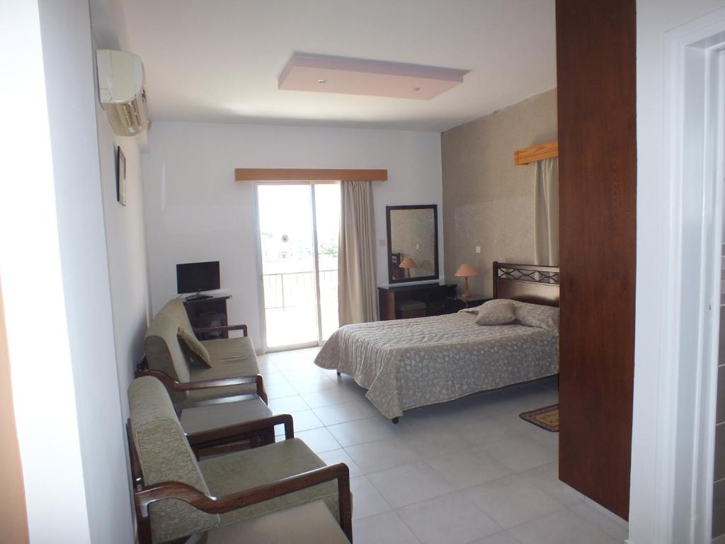 Standard Studio Apartment Inland View 2