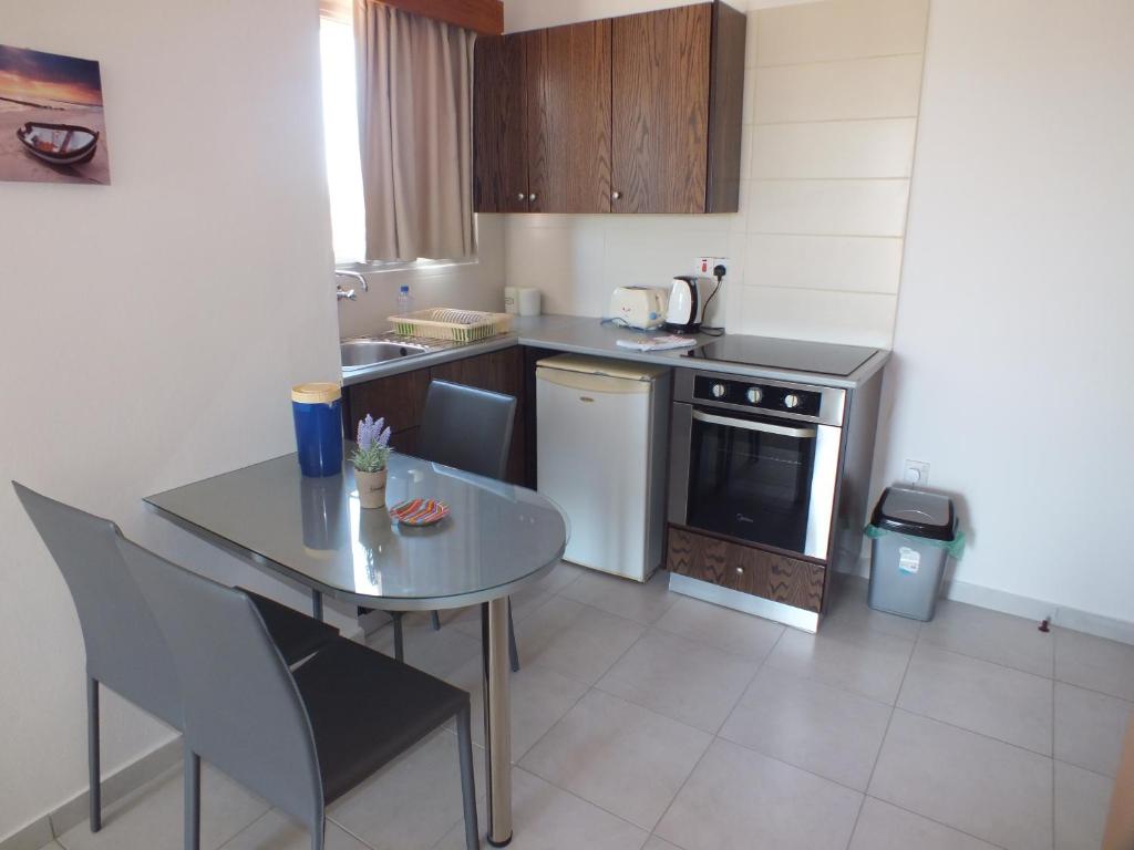 Standard Studio Apartment Inland View 4