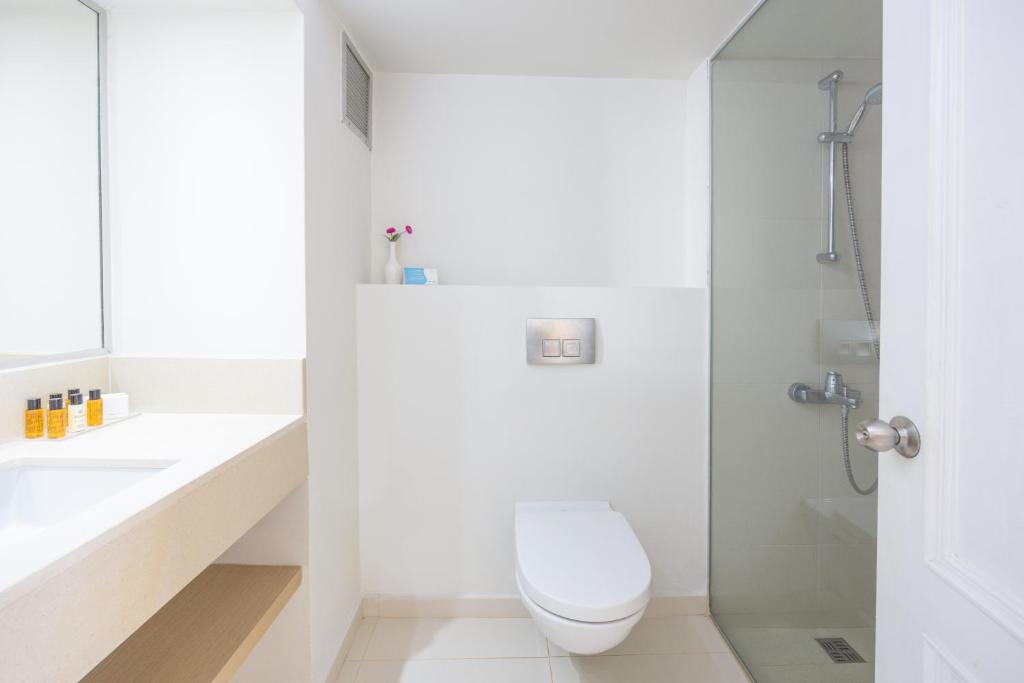 Deluxe Twin Room Pool and Superior Side Sea View 2