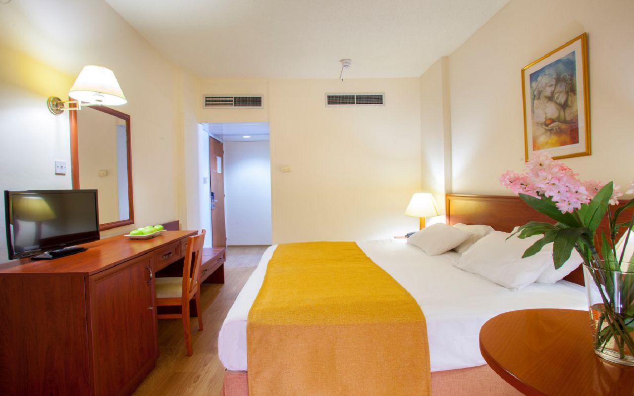 Twin Room Inland View 2