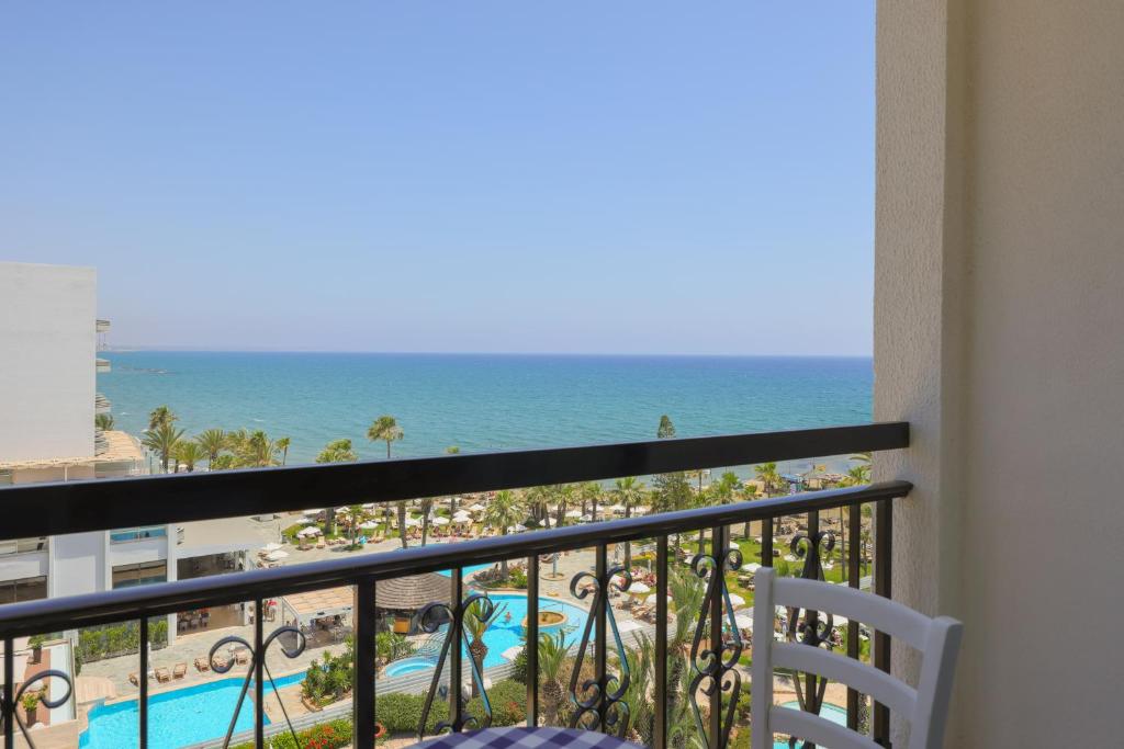 Family Suite Side Sea View 3
