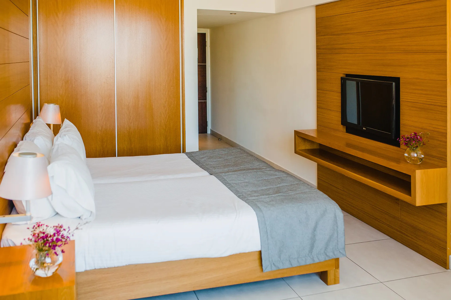 Superior Twin Room Inland View 2