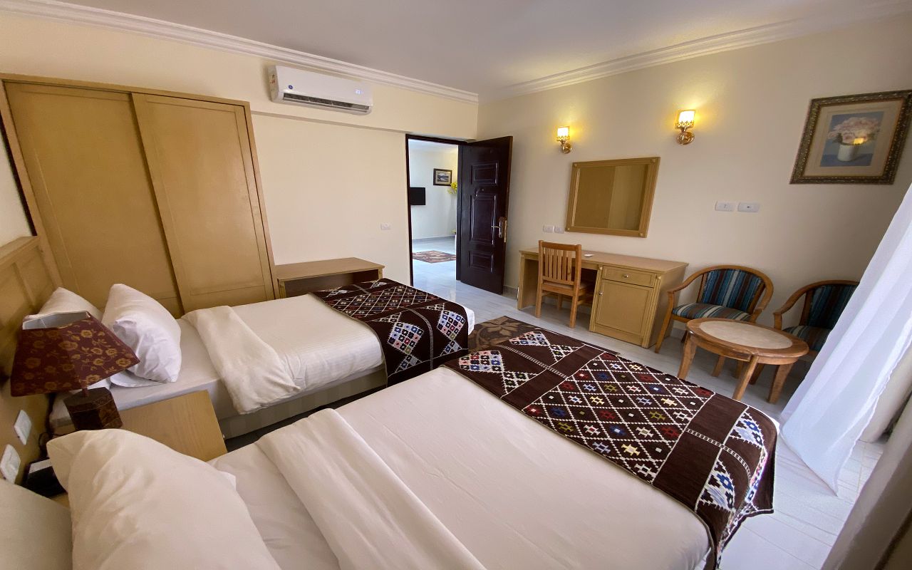 Family Suite Pool View Room 3