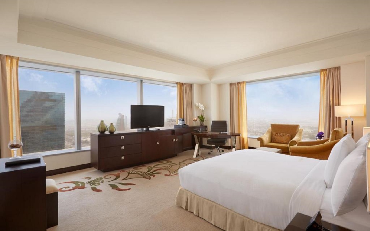 Deluxe Corner Room 1