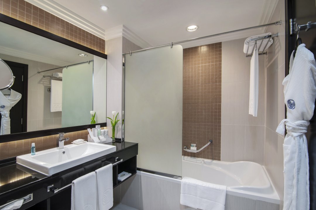 1 Bedroom Suite with Lounge Access 2