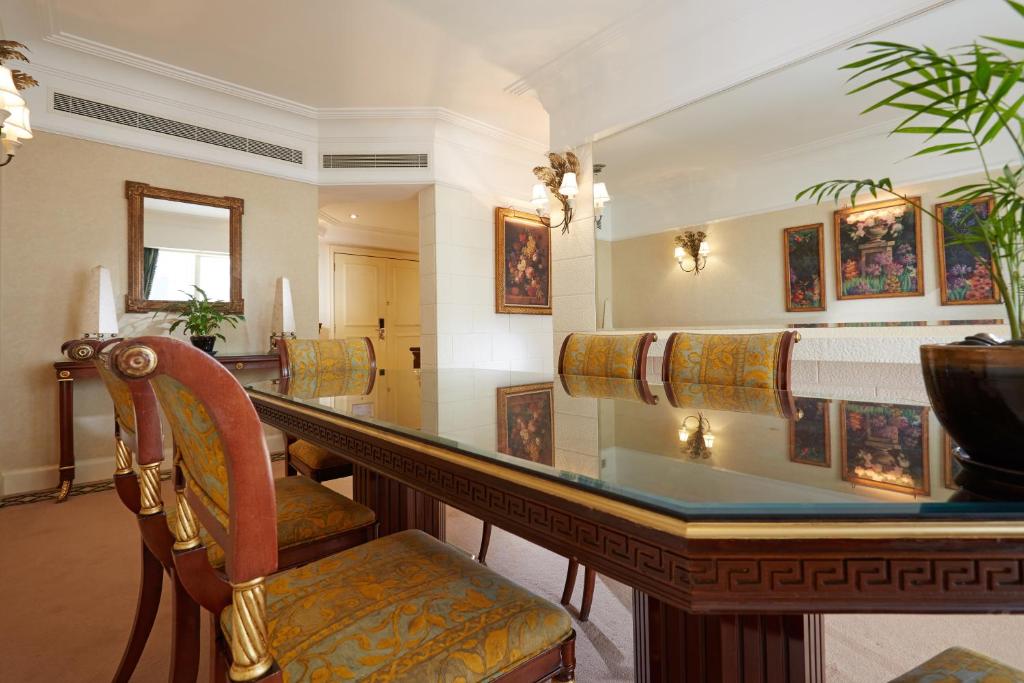 Two-Bedroom Presidential Suite 3