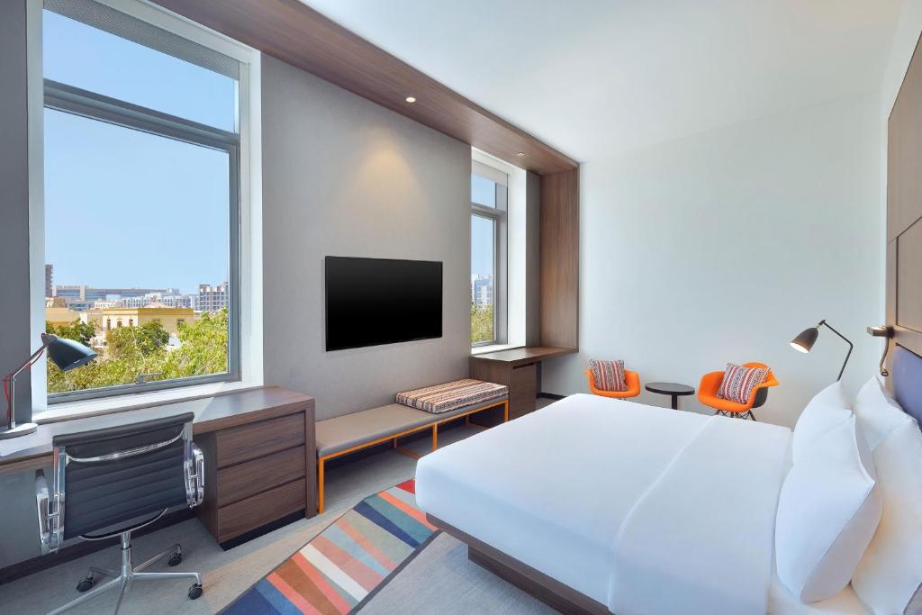 Aloft Guest room 1 King 1