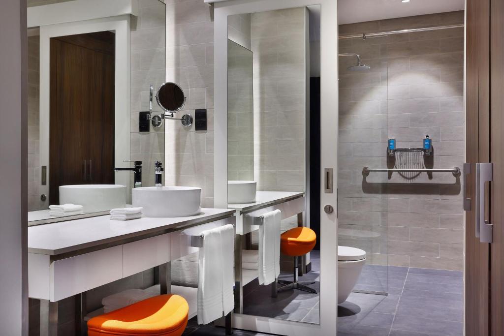 Aloft Guest room 2 Twins 3