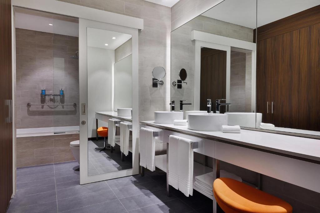 Savvy Room 4